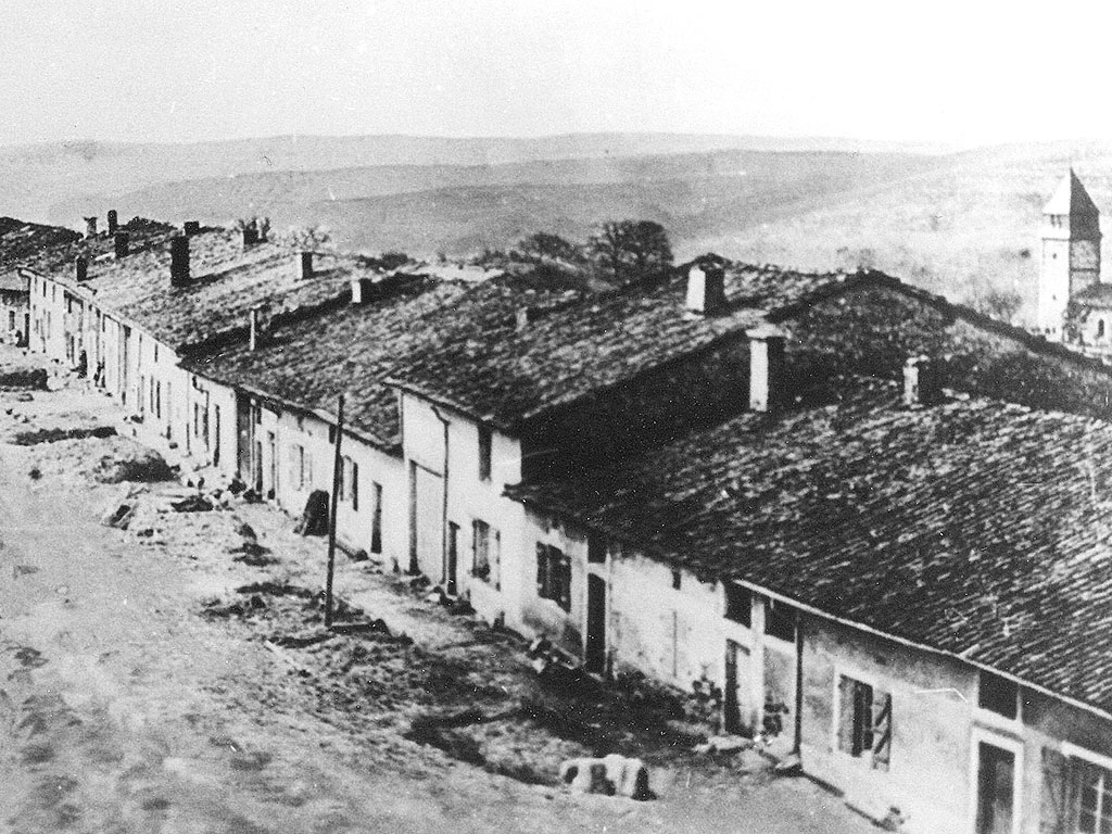 Das Infanterie-Regiment 105 am Dorf Douaumont